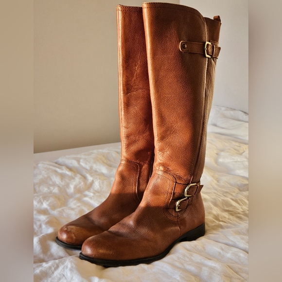 Boots - Picture 2 of 9